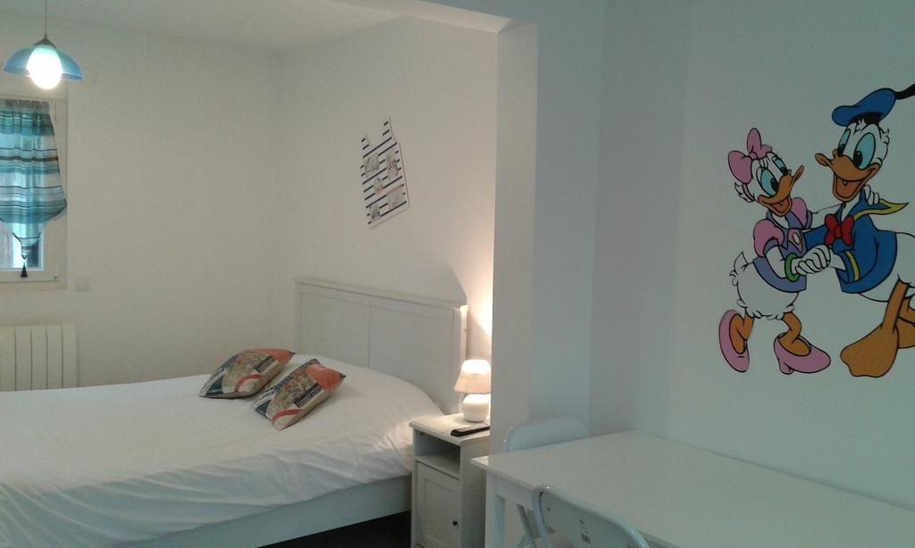 Gites Poirier Bazin Montry Room photo